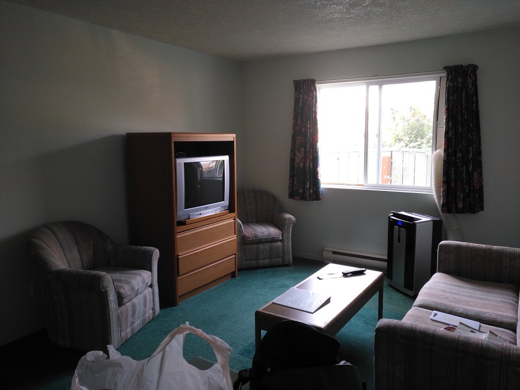 Lake Cowichan Lodge | 201 Cowichan Lake Rd, Lake Cowichan, BC V0R 2G0, Canada | Phone: (250) 749-6717