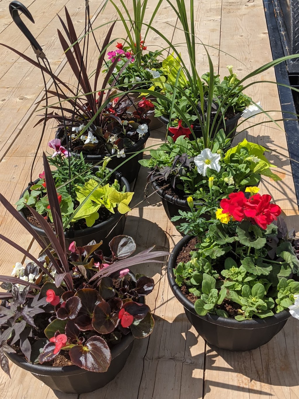 Legendary Landscapes | Legendary Landscapes YARD, 540 Mud St E, Stoney Creek, ON L8J 3B6, Canada | Phone: (519) 209-1230