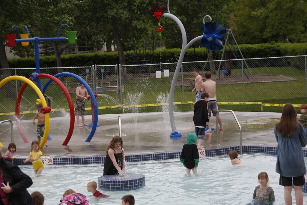 Rob Naylor Splash Park | 221 4 Ave N, Three Hills, AB T0M 2A0, Canada | Phone: (403) 443-2111
