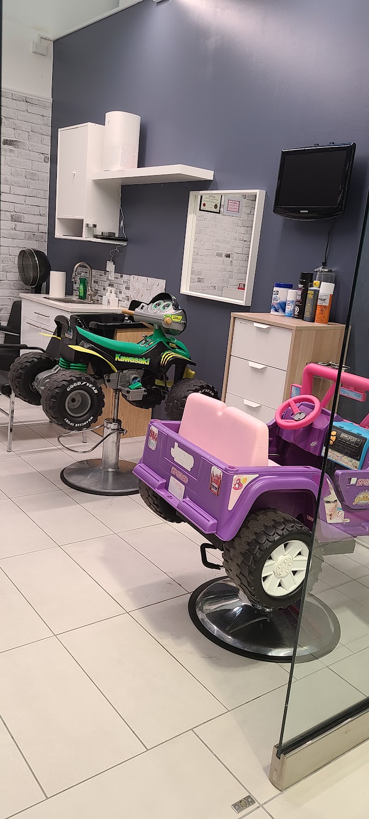 Kariatabeauty and hair extensions salon | rockyview County, 260300 Writing Creek Cres J1, rockyview County, AB T4A 0X8, Canada | Phone: (403) 474-5141