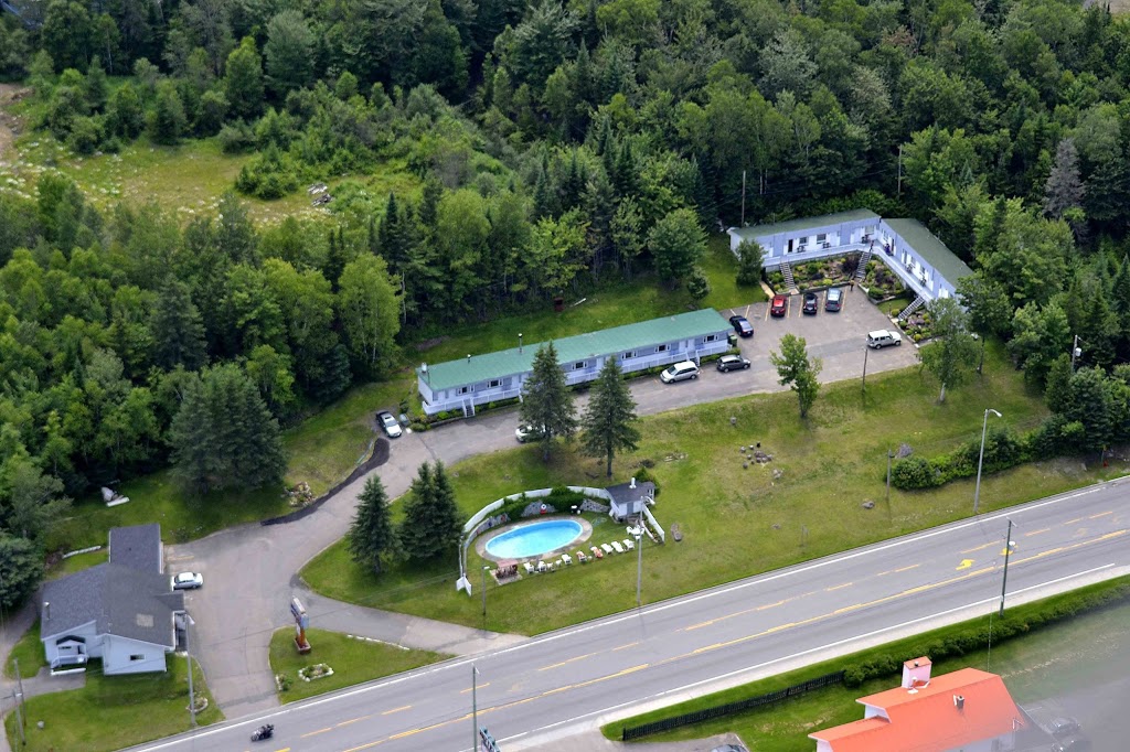 Motel Clair-Mont | 1591 Rue Principale E, Sainte-Agathe-des-Monts, QC J8C 1M1, Canada | Phone: (819) 326-1444