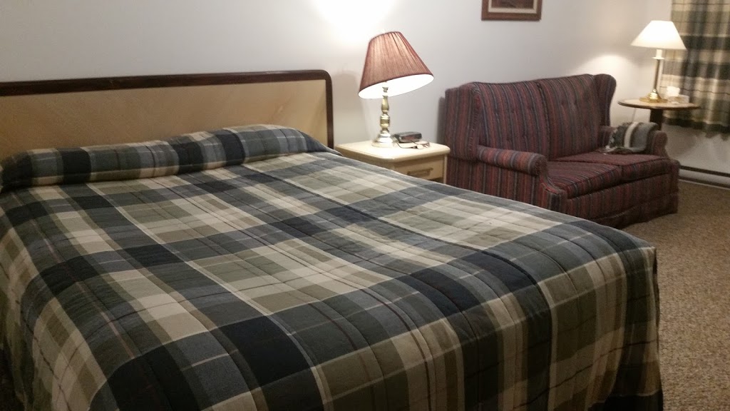 Fundy Rocks Motel | 3471 NB-114, Edgetts Landing, NB E4H 2G5, Canada | Phone: (877) 734-1904