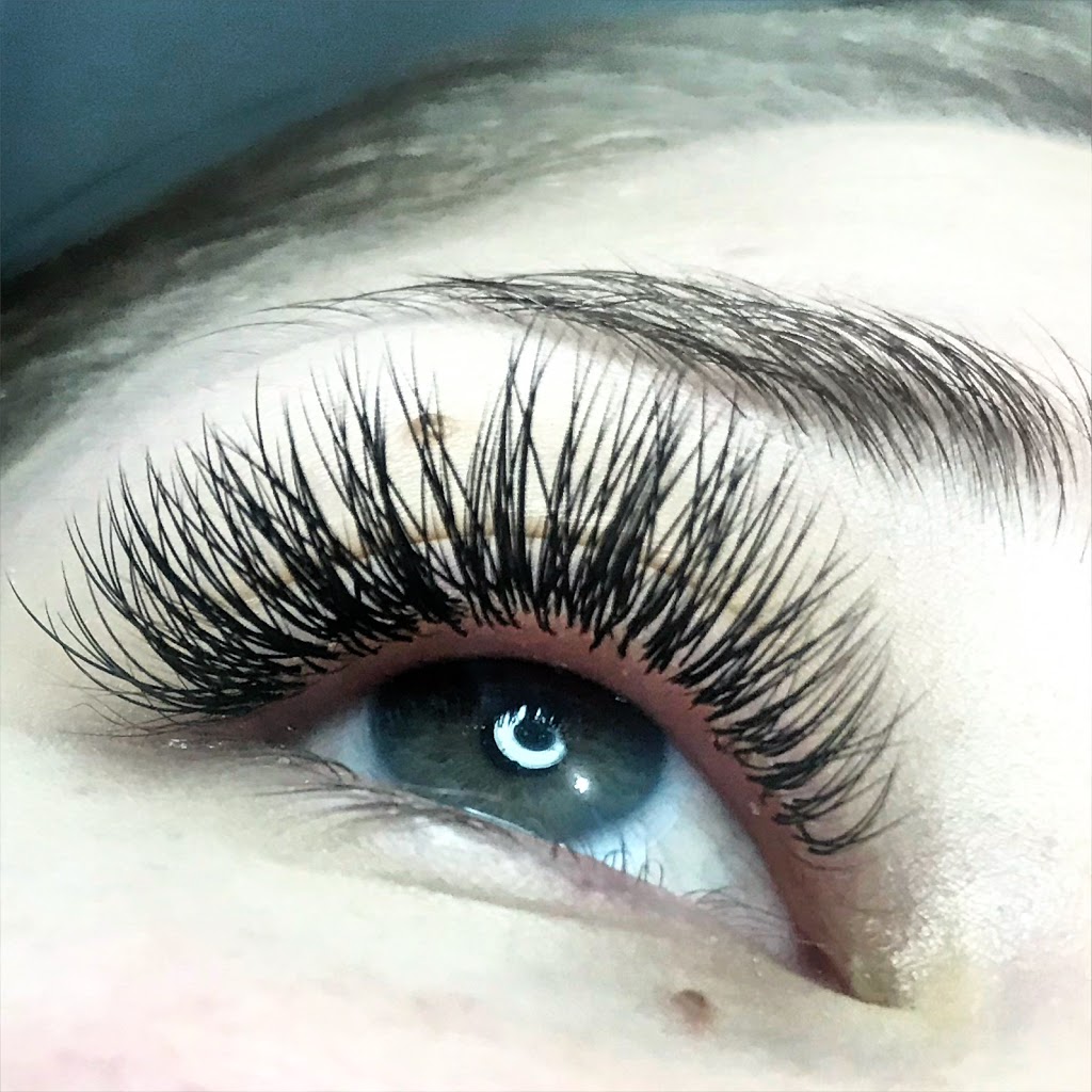 Ashs Lashes | 274 Old Muskoka Rd, Huntsville, ON P1H 2J2, Canada | Phone: (705) 380-6826