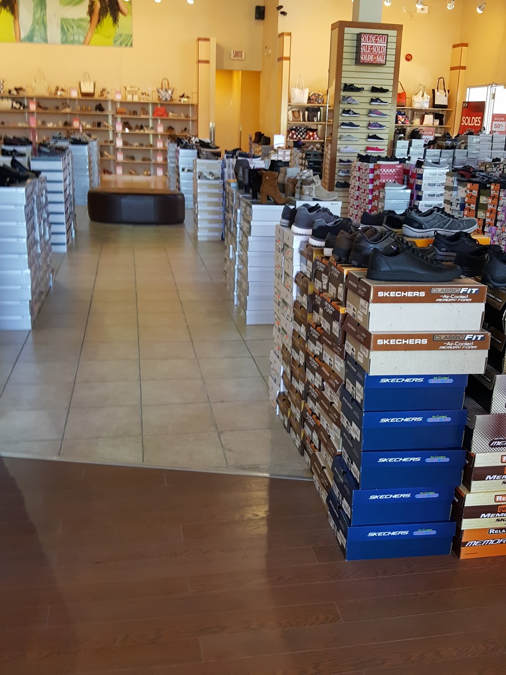 Chaussures Pop | 1200 Rue Édouard Dufour, Plessisville, QC G6L 5S2, Canada | Phone: (819) 362-9341