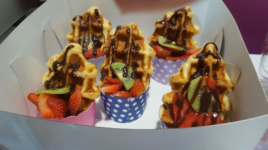 Qoola Frozen Yogurt Bar | 4700 Keele Street, York Lanes Building, 80 Vanier Ln #34, North York, ON M3J 1P3, Canada | Phone: (416) 661-6652