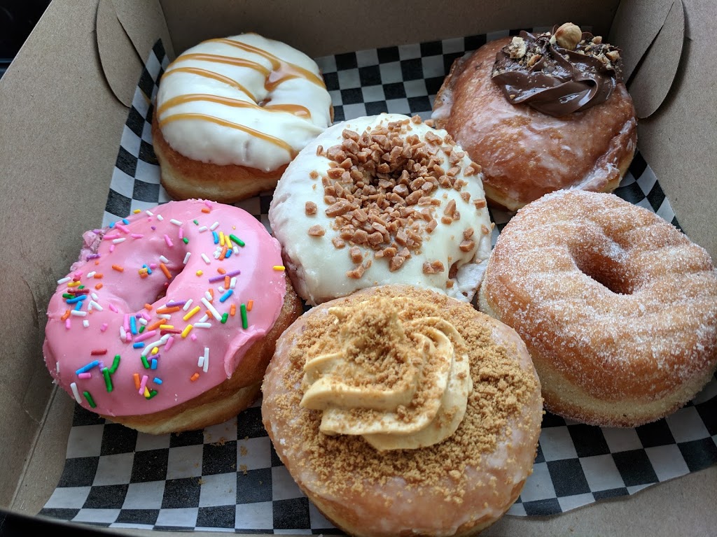 Daddy O Doughnuts & British Baked Goods | 589 N Service Rd, Mississauga, ON L5A 1B2, Canada | Phone: (905) 276-9090
