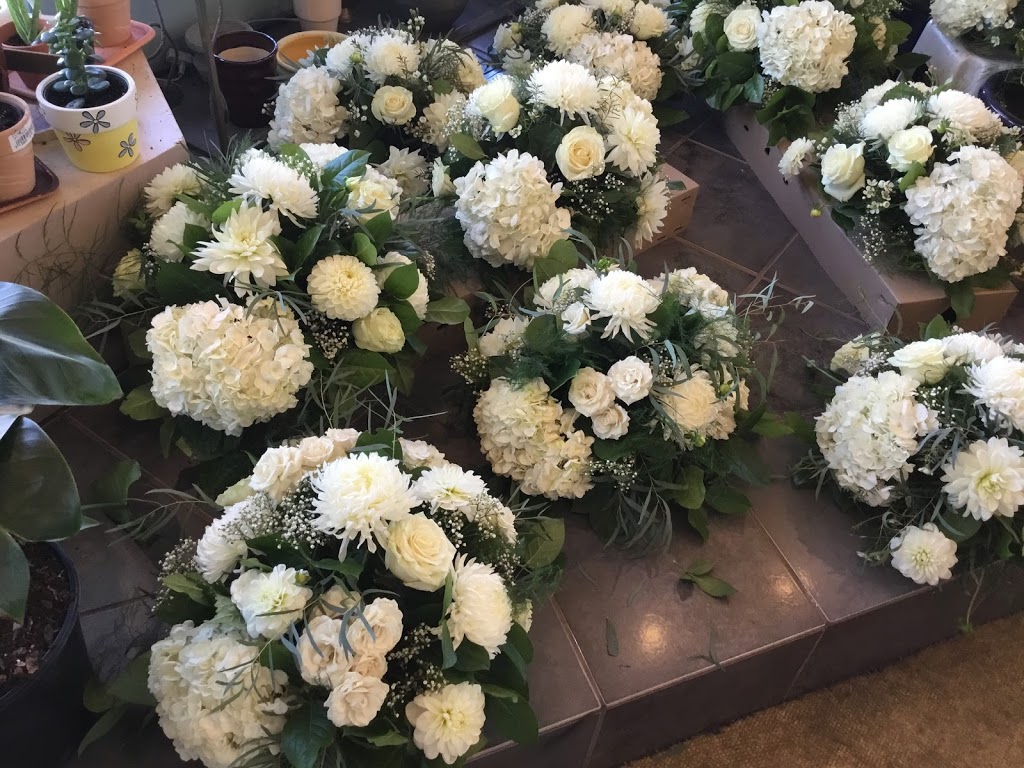 Serendipity Flowers | 410 33rd Street West, Saskatoon, SK S7L 0V6, Canada | Phone: (306) 384-3003