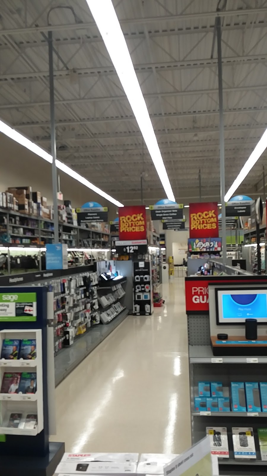Staples Oshawa Centre | 410 Gibb St, Oshawa, ON L1J 0B2, Canada | Phone: (905) 404-4392