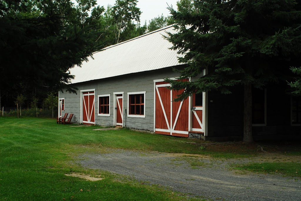 Auberge La Coudrière (Cool Hotel) | 2891 Chemin des Coudriers, La Baleine, QC G0A 2A0, Canada | Phone: (418) 438-2838