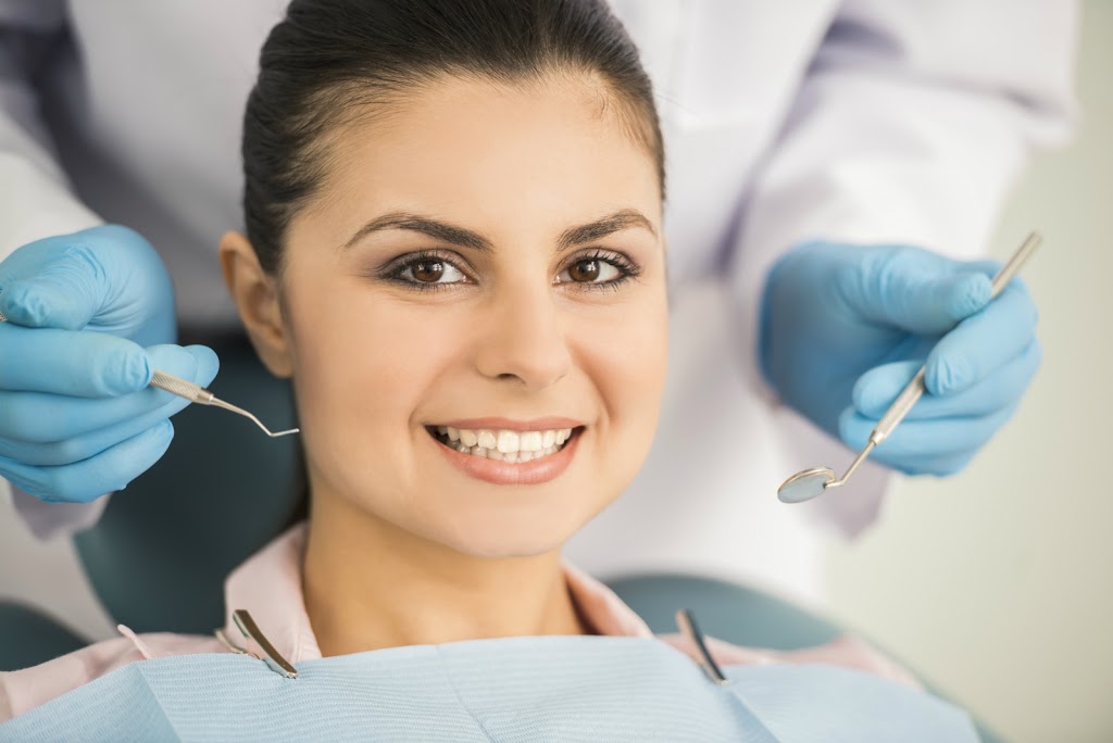 LIBRARY DISTRICT DENTAL | 170 Fort York Blvd Unit 1B, Toronto, ON M5V 0E6, Canada | Phone: (416) 351-8800