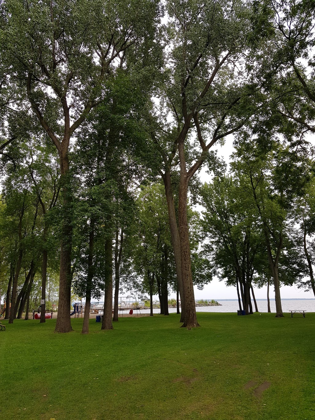 Beaconsfield Beach | 286 Boulevard Beaconsfield, Beaconsfield, QC H9W 4A4, Canada