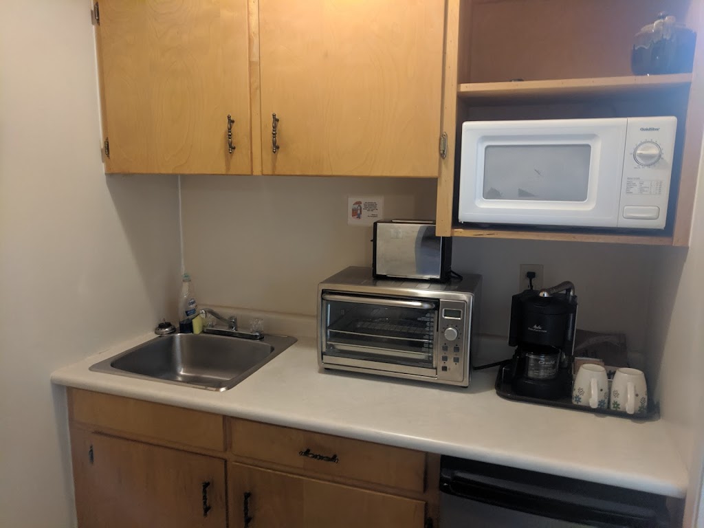 Red Coat Inn Motel | 359 24 St, Fort Macleod, AB T0L 0Z0, Canada | Phone: (403) 553-4434