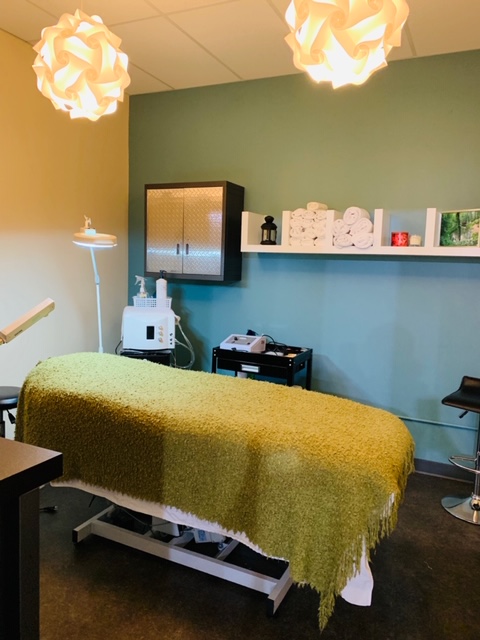 Mohni Spa & Nails | 2536 Main St Unit 3, Winnipeg, MB R2V 4Y1, Canada | Phone: (204) 219-4071