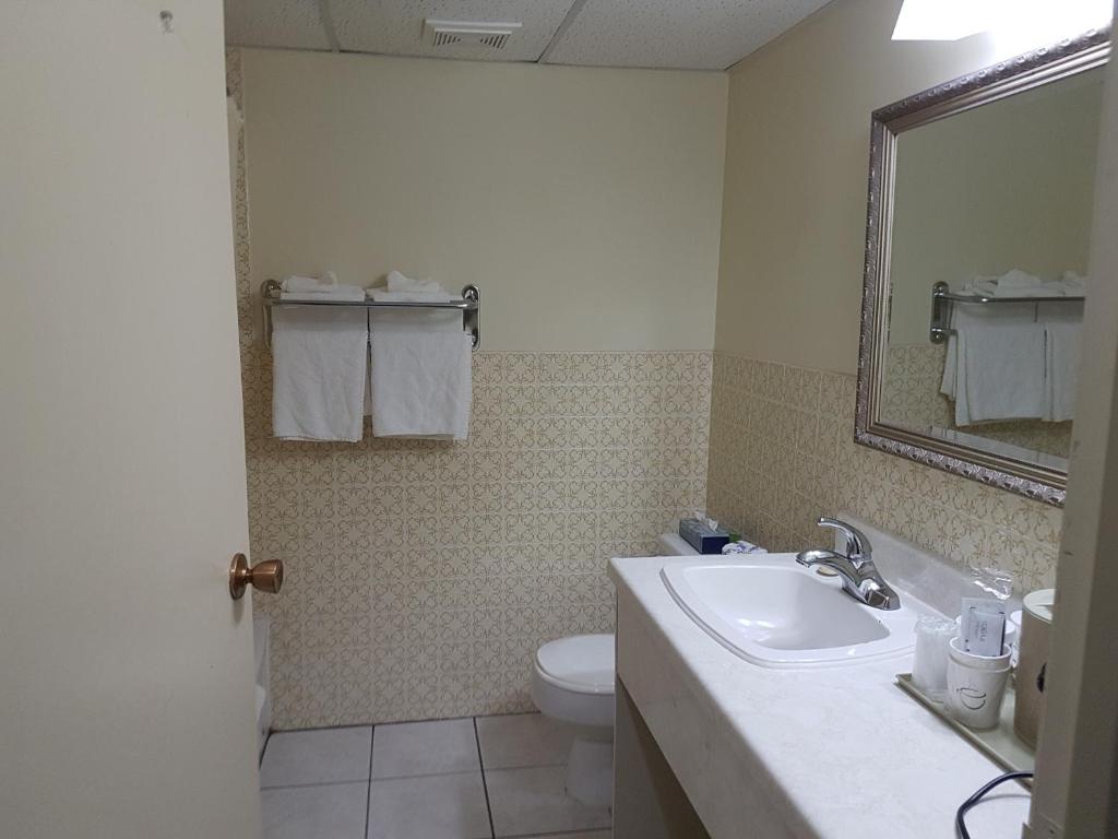 OWEN SOUND INN | 485 9th Ave E, Owen Sound, ON N4K 3E2, Canada | Phone: (519) 371-3011