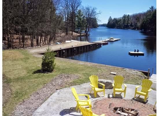 Lake Muskoka Waterfront House for rent | 1 Keall Crescent, Bracebridge, ON P1L 1Y4, Canada | Phone: (705) 645-2207