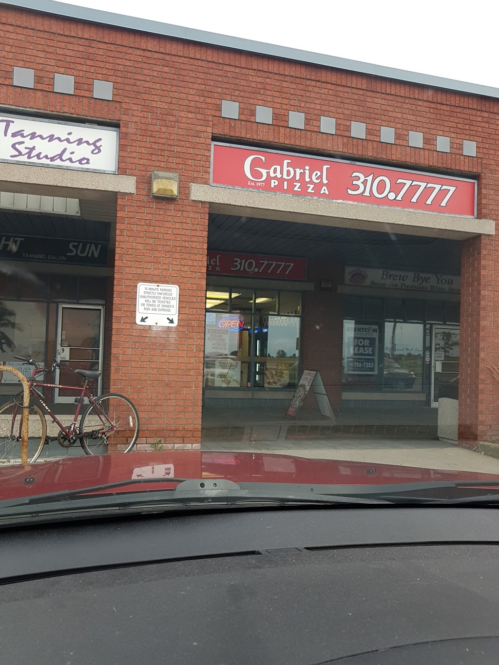 Gabriel Pizza | 780 Baseline Rd, Ottawa, ON K2C 3V8, Canada | Phone: (613) 319-7777