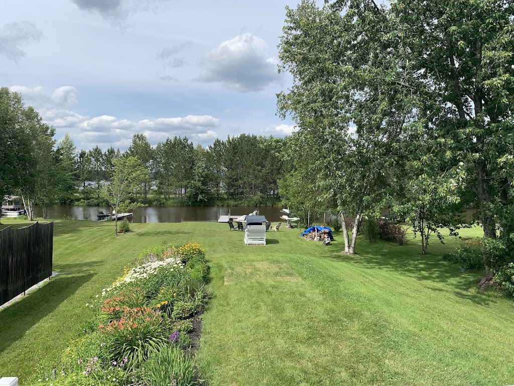 Chalet du capitaine lac Aylmer | 1082 Chem. du Pont Blanc, Beaulac-Garthby, QC G0Y 1B0, Canada | Phone: (819) 806-7589