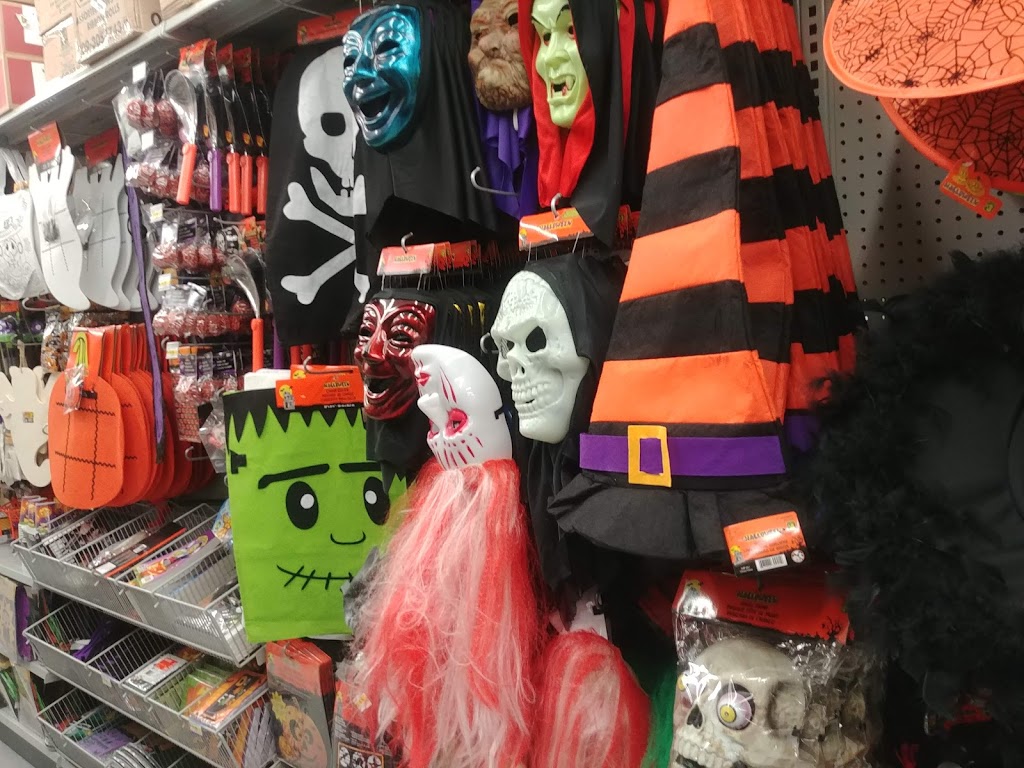 Dollarama | 110 Rue Queen, Sherbrooke, QC J1M 1J6, Canada | Phone: (819) 566-2731