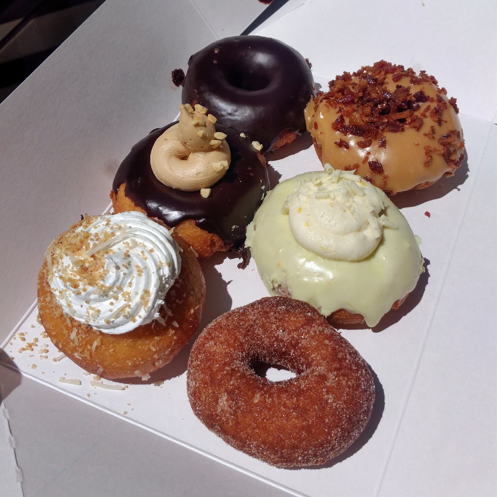 Mavericks Donut Company | 1500 Bank St, Ottawa, ON K1H 7Z2, Canada | Phone: (613) 680-1004