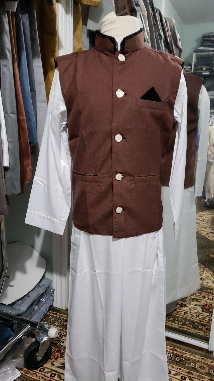 Al Hashmi Thobes & Kurtas | 55 Marcos Blvd, Scarborough, ON M1K 5A7, Canada | Phone: (416) 578-5313