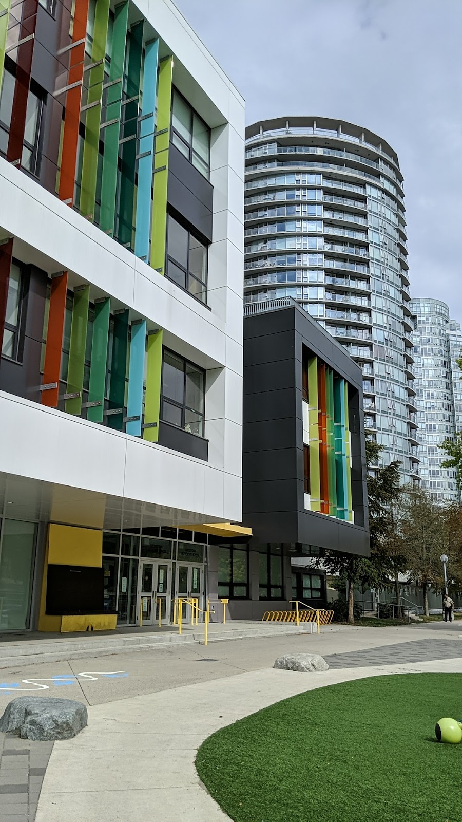 Crosstown Elementary School | school | 55 Expo Blvd, Vancouver, BC V6B 0P8, Canada | 6047135460 OR +1 604-713-5460
