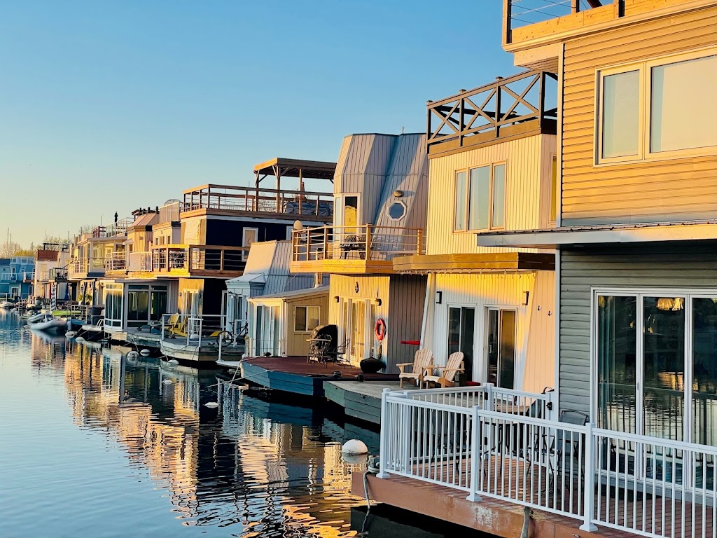 Toronto Floating Homes | 1 Brimley Rd S, Scarborough, ON M1M 3W3, Canada | Phone: (437) 221-4692