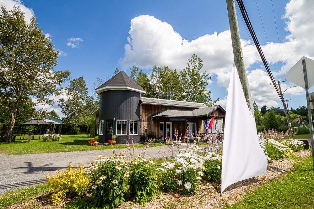 LA STATION | 439 Rue Principale, Eastman, QC J0E 1P0, Canada | Phone: (579) 437-8484