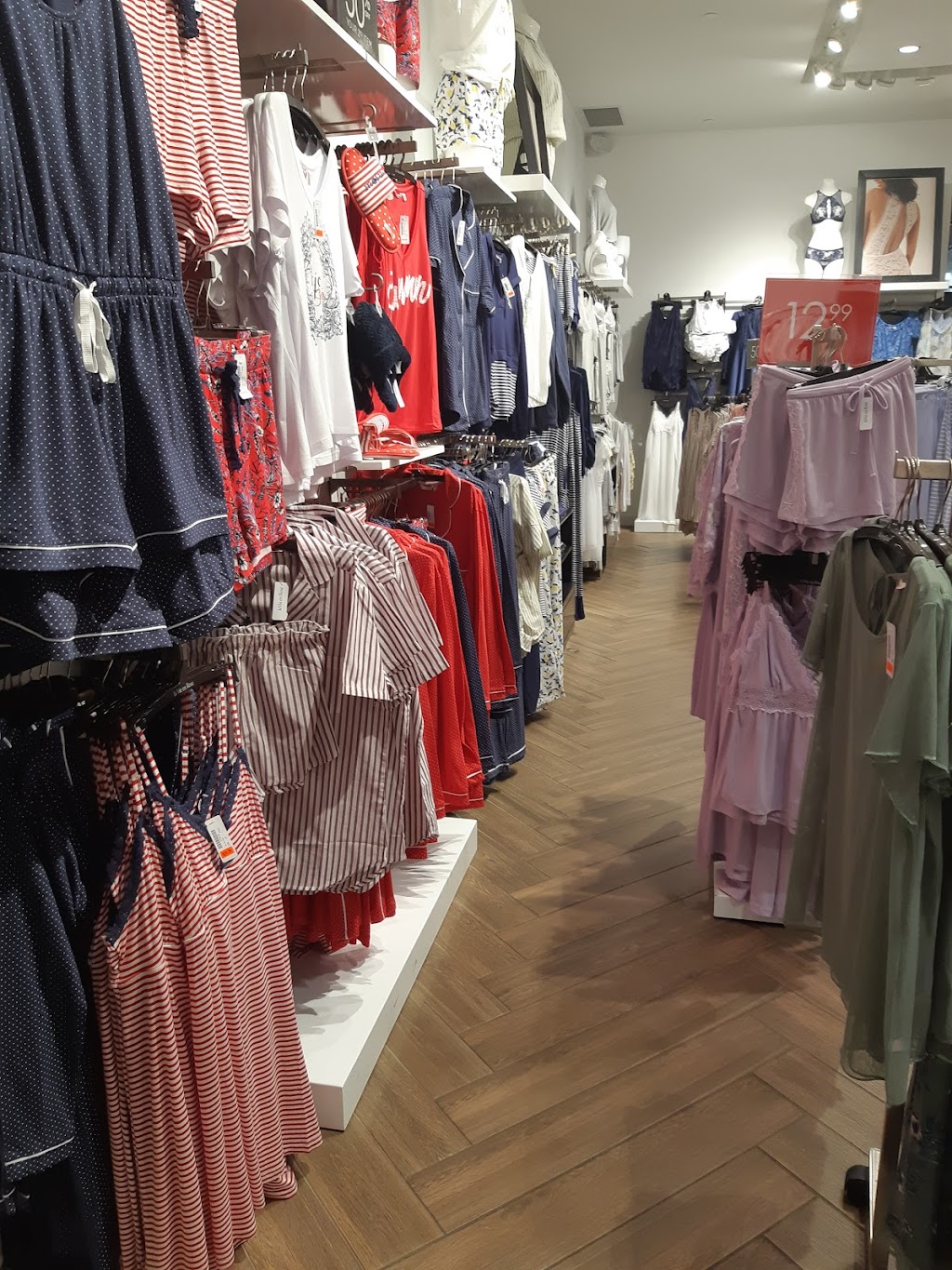 la Vie en Rose West Edmonton Mall Outlet | 8882 170 St NW #B113-1970, Edmonton, AB T5T 3J7, Canada | Phone: (780) 443-2938