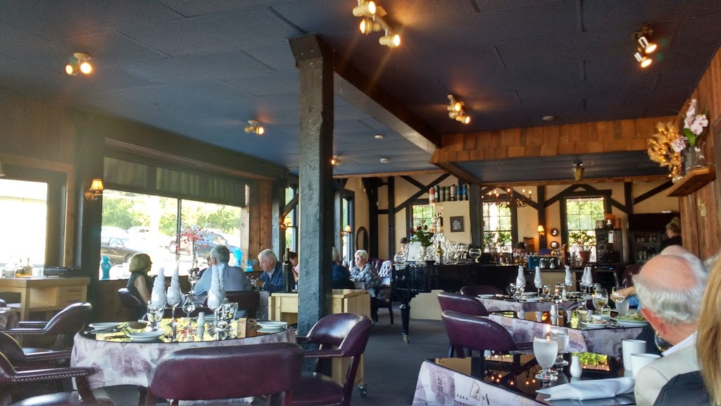 The Masthead Restaurant | 1705 Cowichan Bay Rd, Cowichan Bay, BC V0R 1N2, Canada | Phone: (250) 748-3714