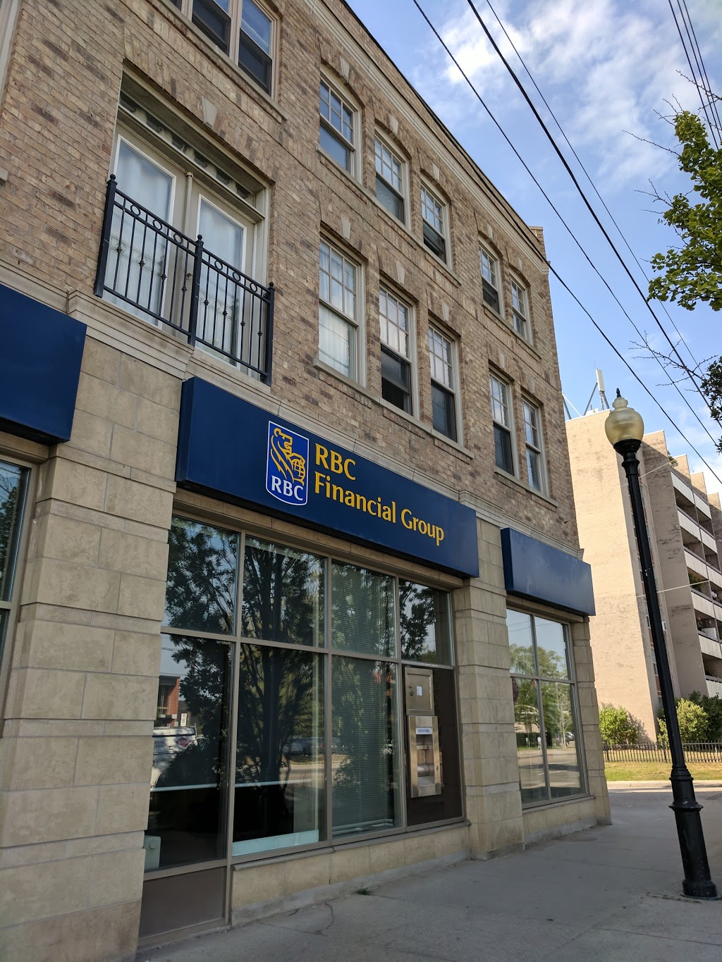 RBC Royal Bank | 3609 Lake Shore Blvd W, Etobicoke, ON M8W 1P5, Canada | Phone: (416) 259-3226