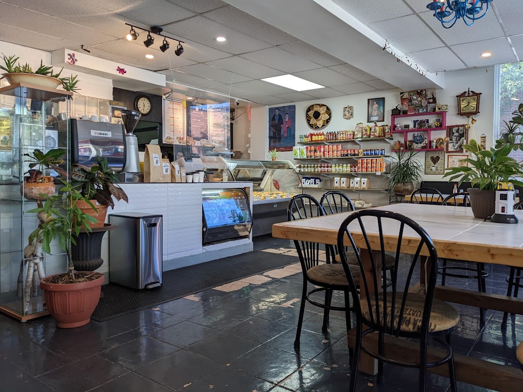 Cafe Grain DOr Inc | 250 Rue Beaubien E, Montréal, QC H2S 1R7, Canada | Phone: (514) 272-3905