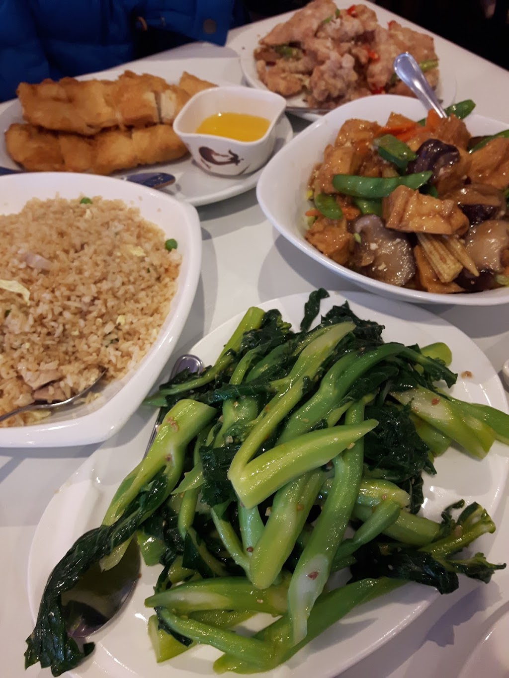 Signature Palace Restaurant | 1919 Sirocco Dr SW, Calgary, AB T3H 2Y3, Canada | Phone: (403) 246-8883