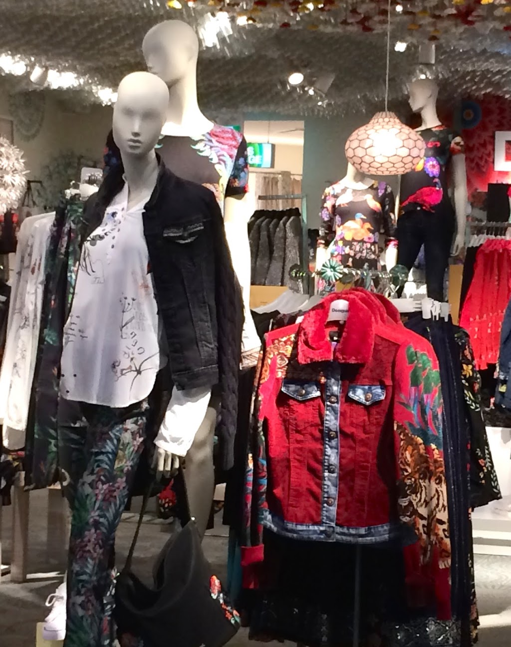 Desigual | 3003 Boul. le Carrefour, Laval, QC H7T 1C7, Canada | Phone: (450) 978-2577