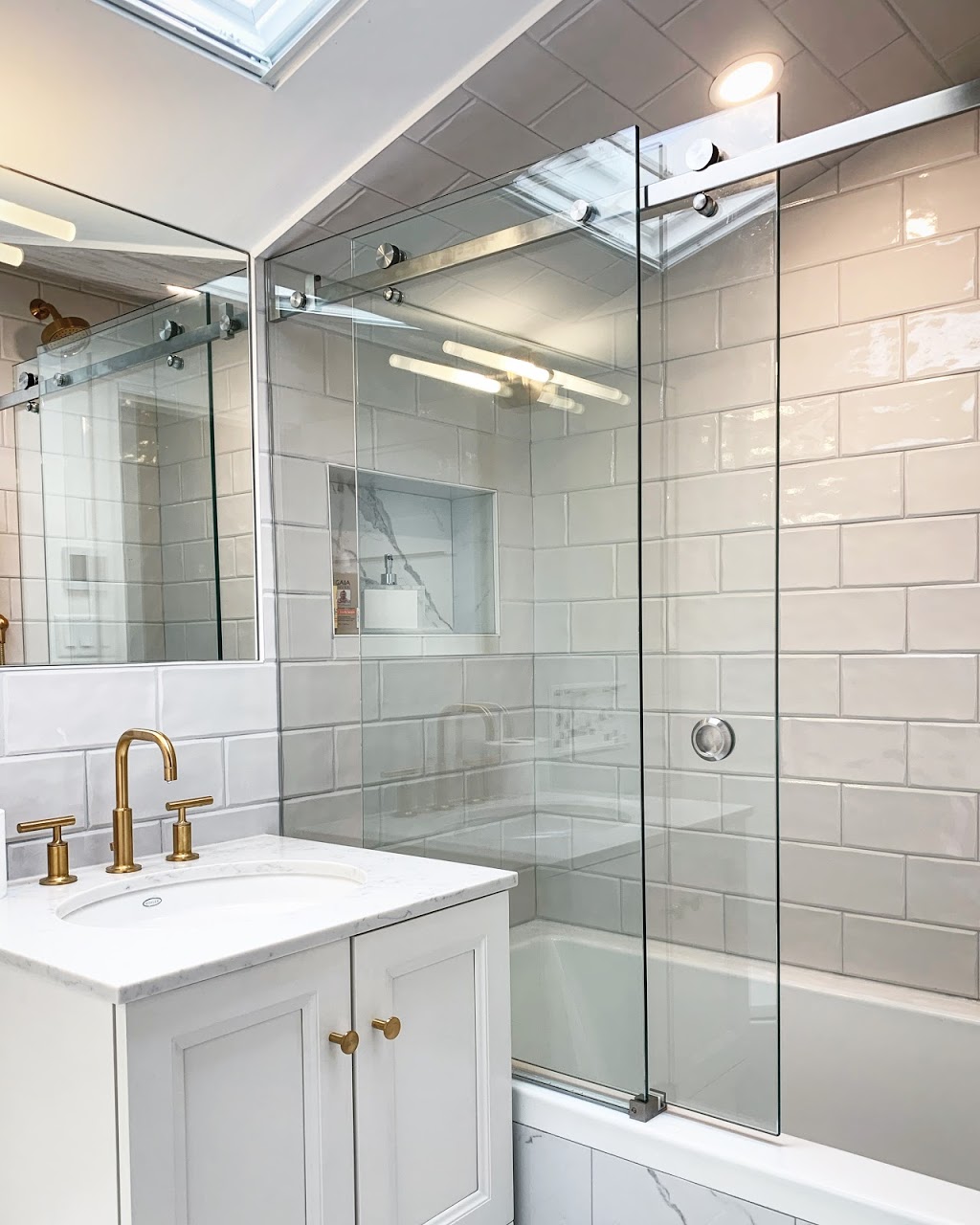 CAVALLO Glass & Mirror | 3670 Eton St, Vancouver, BC V5K 1K9, Canada | Phone: (604) 838-1283