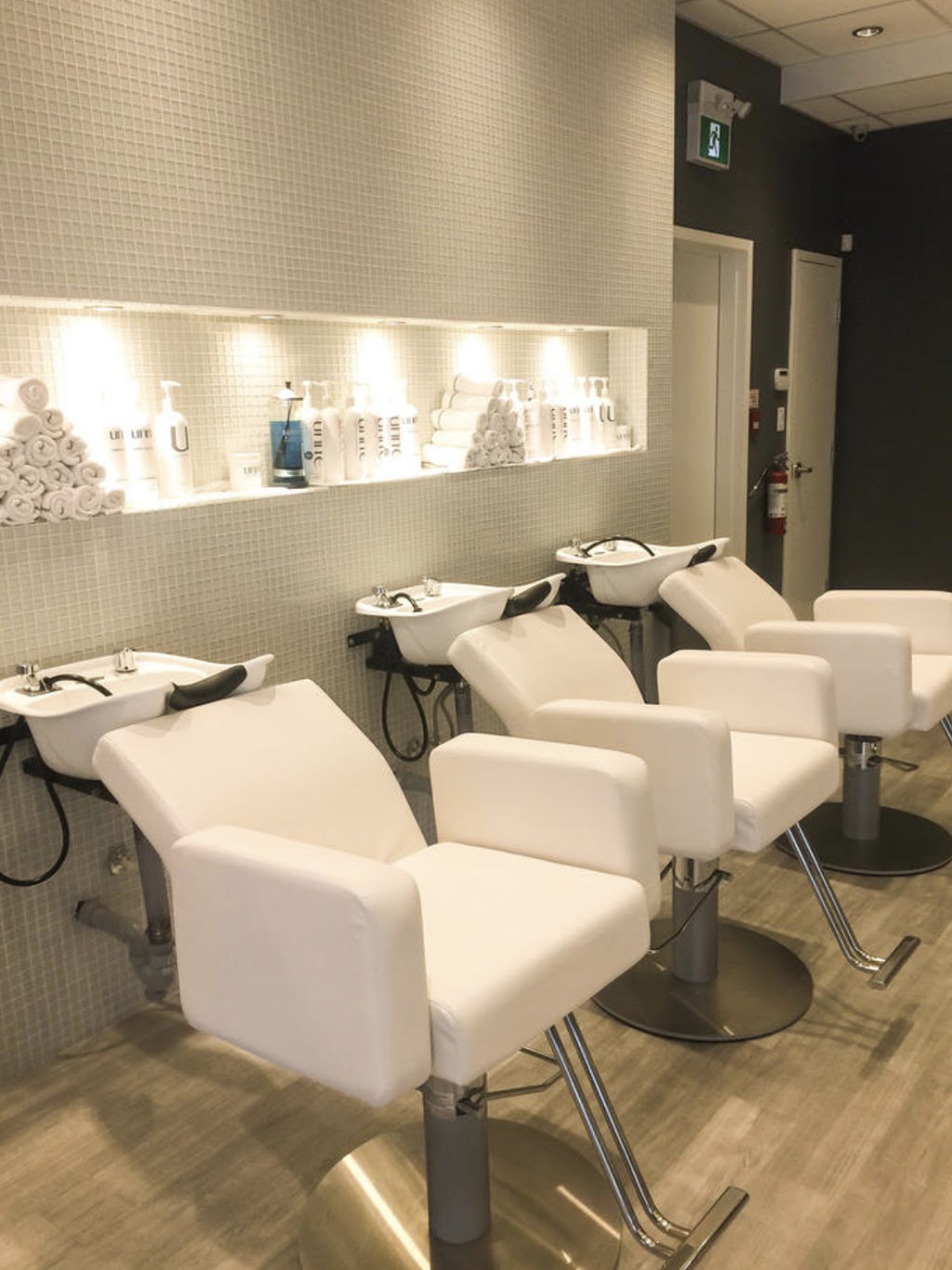 Blo Blow Dry Bar | 616 Brant St, Burlington, ON L7R 2G9, Canada | Phone: (905) 333-0137