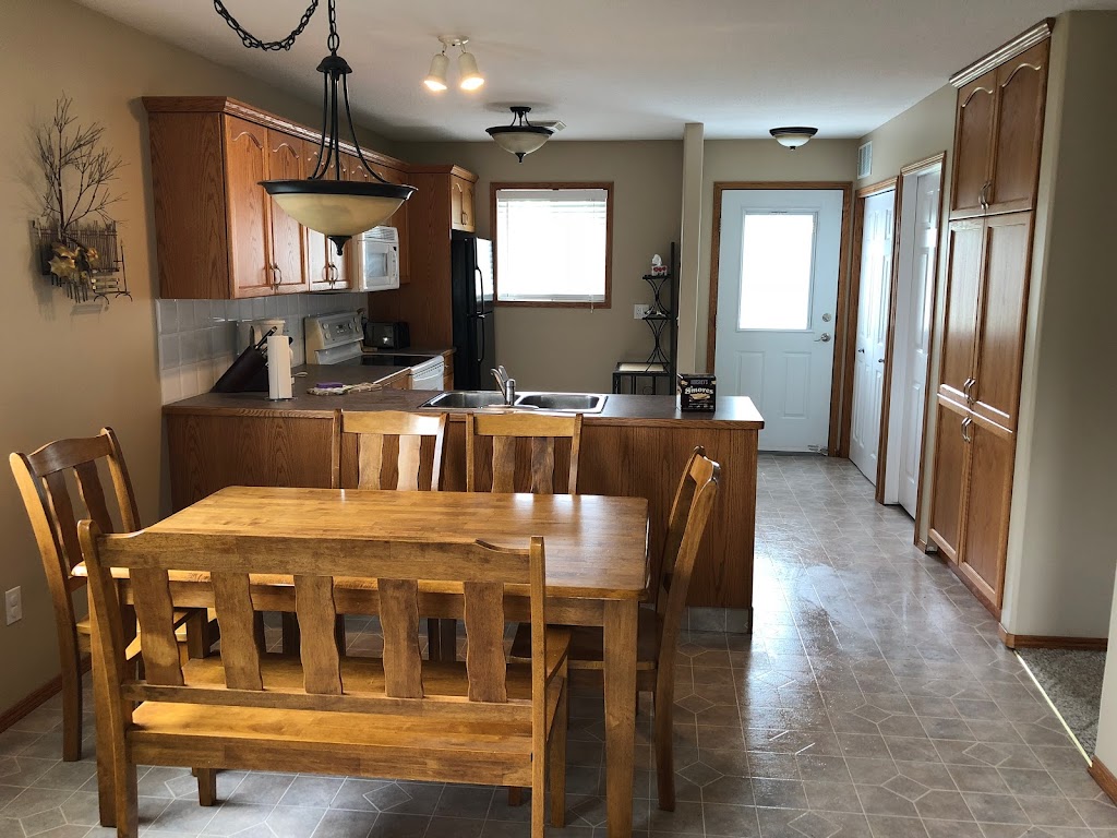 Sea Oar Inn - Summer Cottage | 5004 38 St, Sylvan Lake, AB T4S 1B6, Canada | Phone: (780) 996-5409