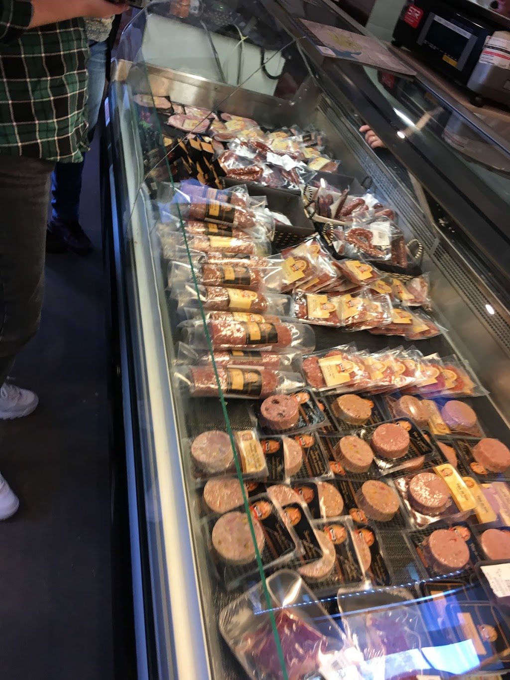 Boucherie Charcuterie Artisanal Lyn Tremblay | 131 Rue St Édouard, Saint-Urbain, QC G0A 4K0, Canada | Phone: (418) 639-2424
