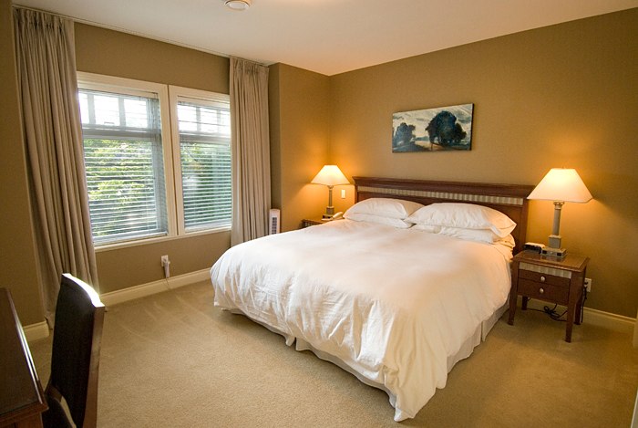 Granville House B&B | 5050 Granville St, Vancouver, BC V6M 3B4, Canada | Phone: (604) 739-9002