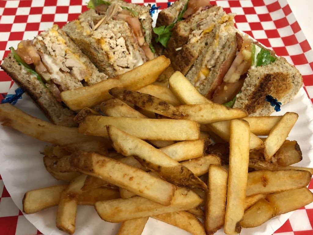 Dairy Freez & Grill | 23 Bay St, Barrys Bay, ON K0J 1B0, Canada | Phone: (613) 756-7116