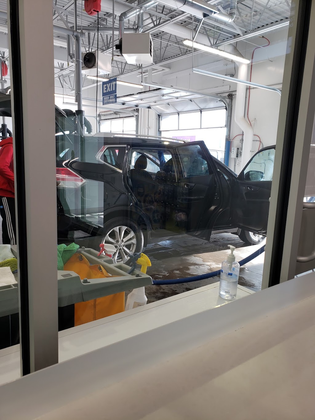 Aqua Car Wash | 2394 Princess St, Kingston, ON K7M 3G4, Canada | Phone: (613) 817-8151
