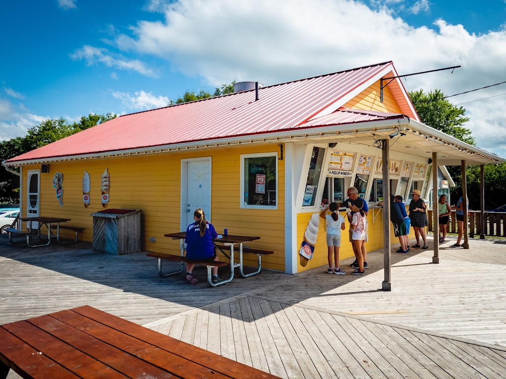 Deckers Dairy Bar & Grill Cornwall | 655 Main St, Cornwall, PE C0A 1H0, Canada | Phone: (902) 892-0222