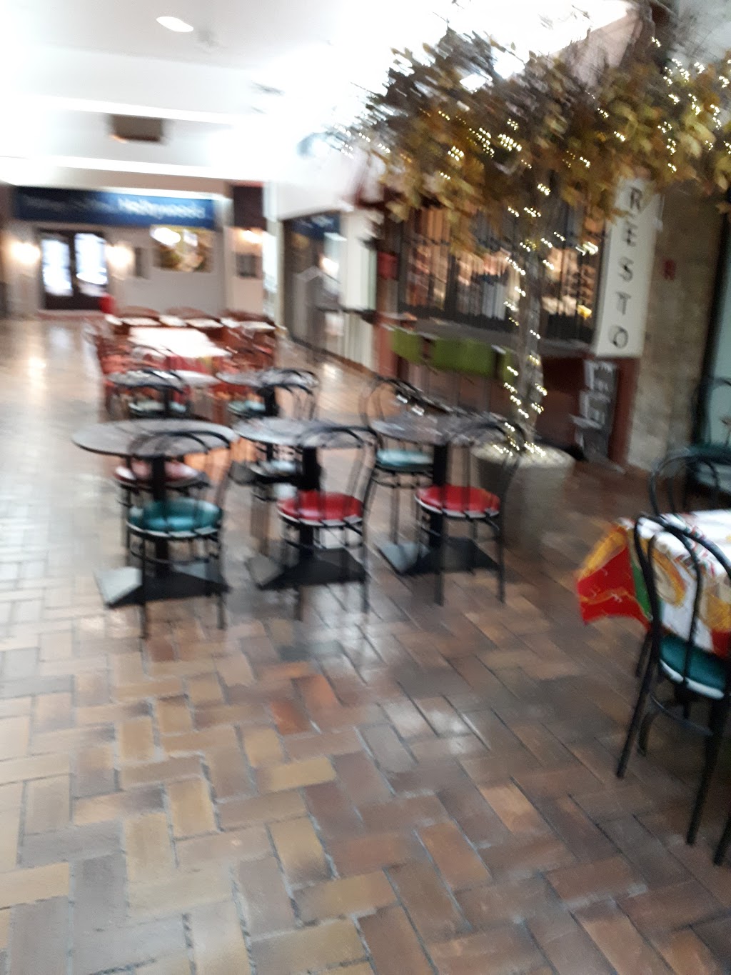 Restaurant Café Le Petit Mexicain | 95 Bd De Gaulle, Lorraine, QC J6Z 3R8, Canada | Phone: (450) 965-6969