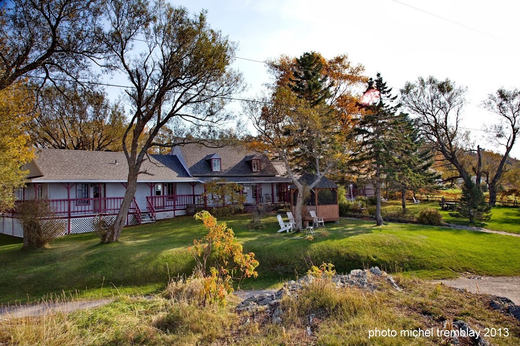 Auberge des Dunes | 118 Chemin de la Basse Ville, LIsle-aux-Grues, QC G0R 1P0, Canada | Phone: (418) 248-0129