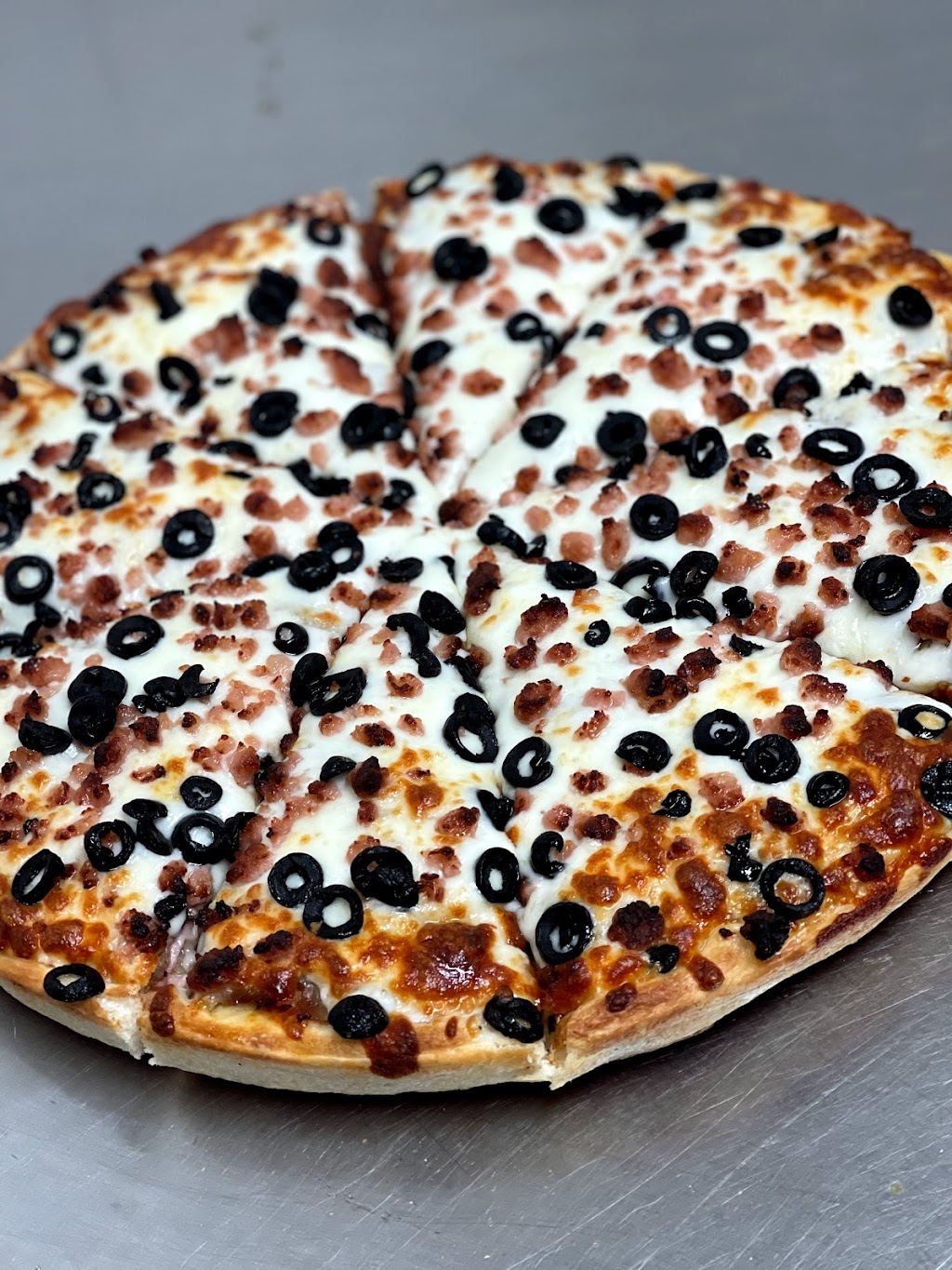 DJs Pizzeria | 50 St Thomas St, St. Albert, AB T8N 6Z8, Canada | Phone: (587) 290-1777