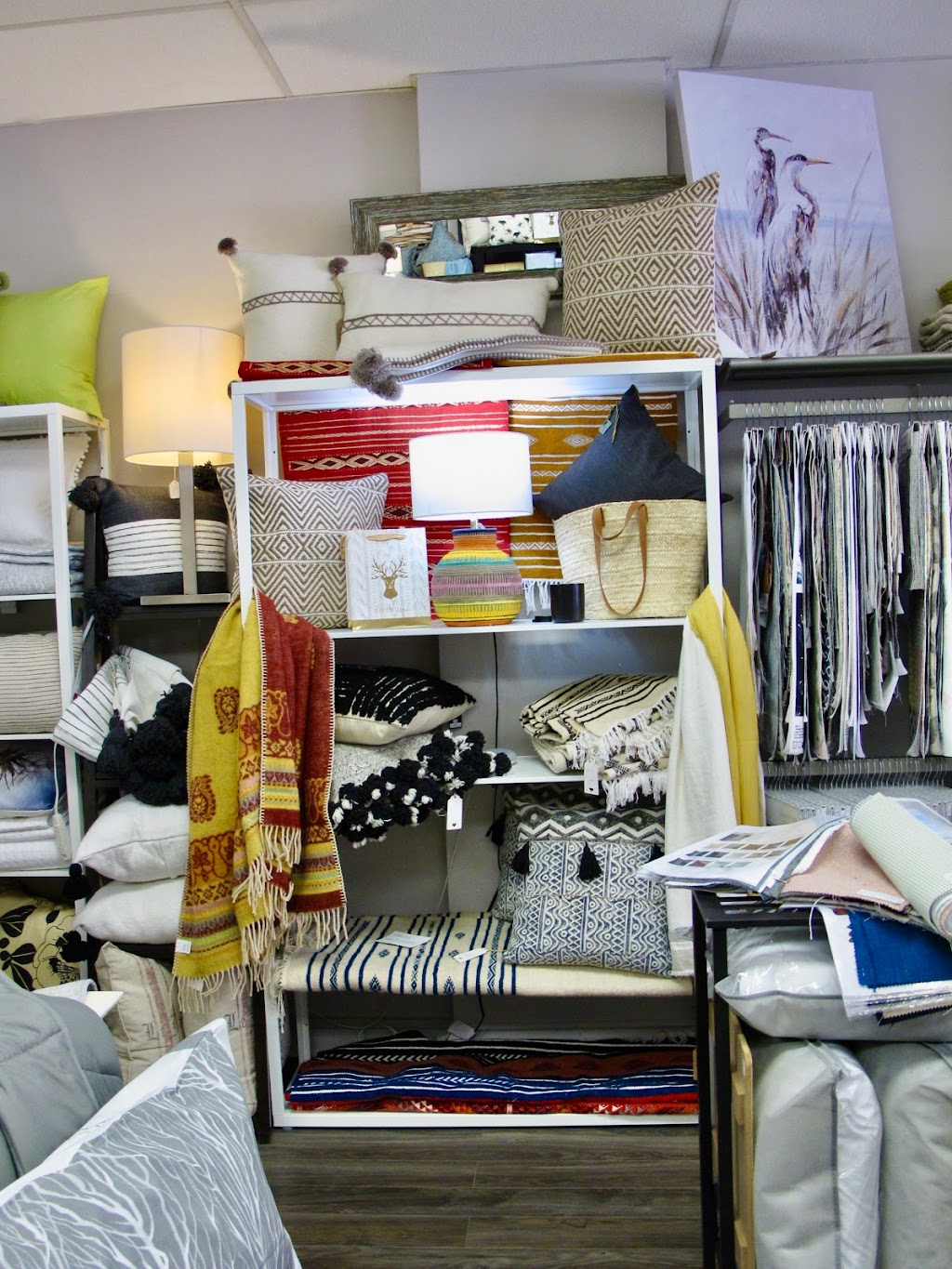 Boutique Dortlottine Inc | 404 Av Victoria, Saint-Lambert, QC J4P 2H9, Canada | Phone: (450) 486-7858