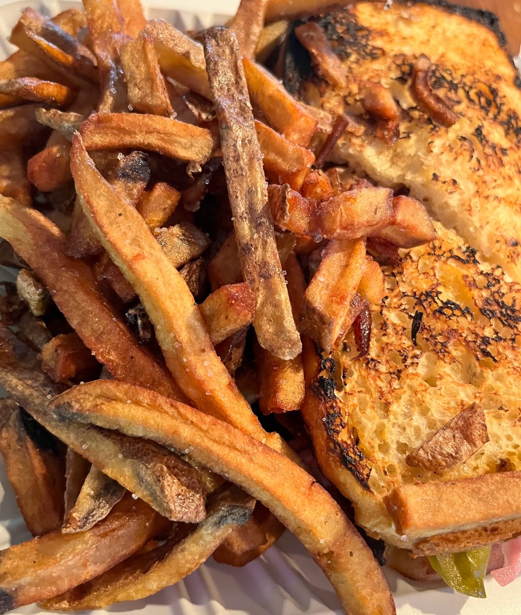 Taram Bar | 93 Rue Principale, Antoine-Labelle, QC J0X 0A6, Canada | Phone: (819) 767-2888