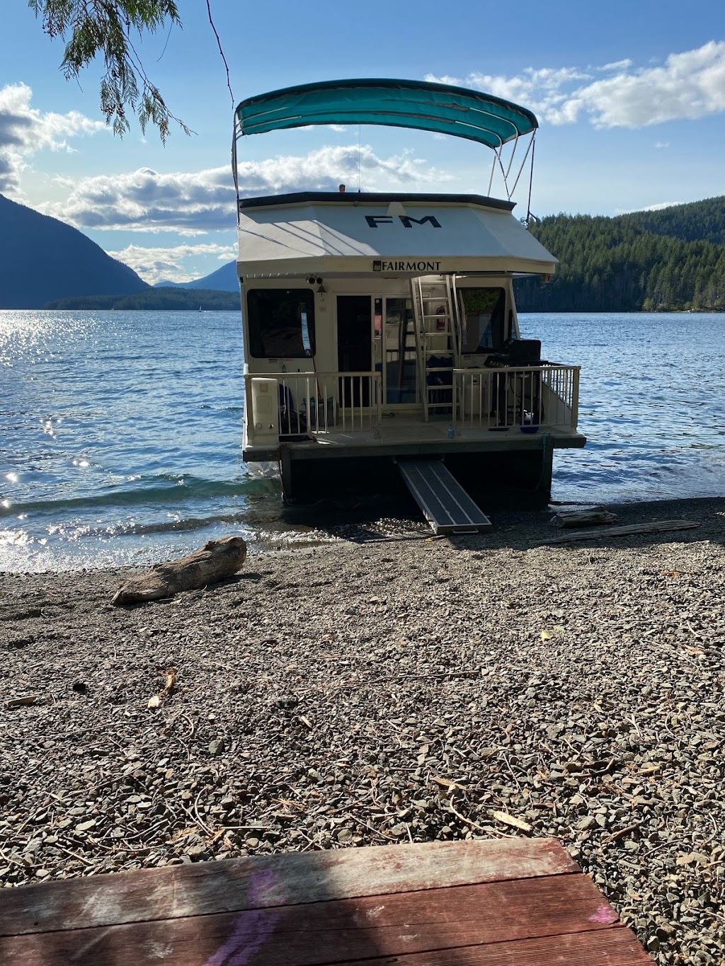 Fish and Duck Houseboats & Boat Rentals | 8571 Bothwell Rd, Port Alberni, BC V9Y 9B6, Canada | Phone: (226) 227-9384