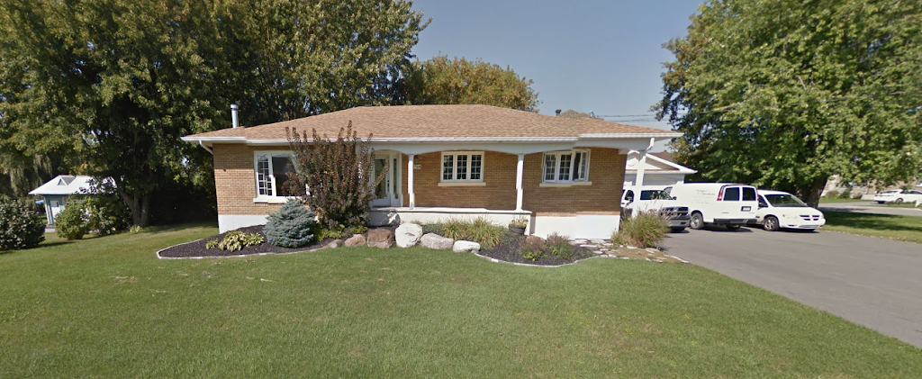Courchesne Ménagerie Inc | 1730 Rue des Seigneurs E, Saint-Hyacinthe, QC J2T 5G3, Canada | Phone: (450) 771-6779