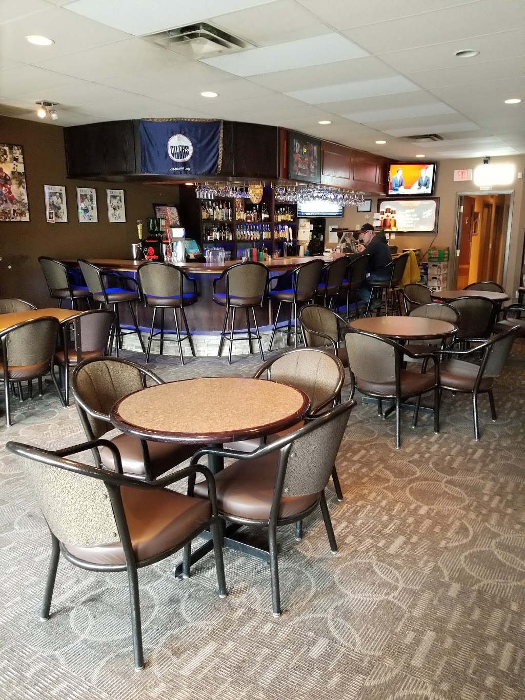 Capital Pizza & Steak House | 8304 160 Ave NW, Edmonton, AB T5Z 3P1, Canada | Phone: (780) 457-0909