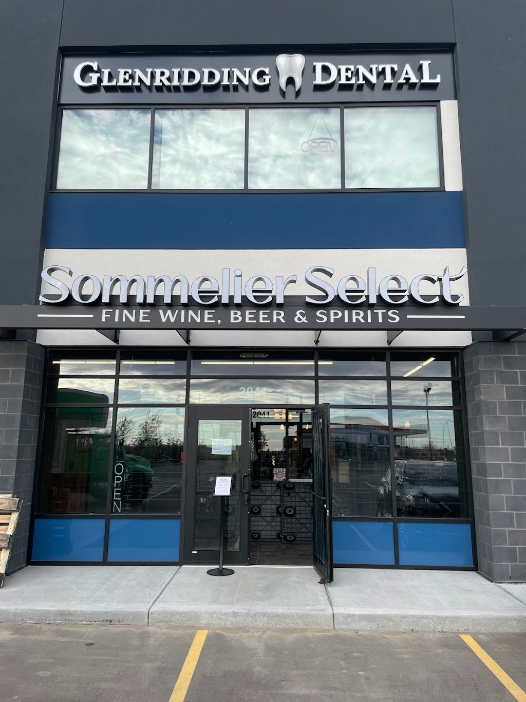 Sommelier Select Liquor Store | 2041 163 St SW, Edmonton, AB T6W 3P6, Canada | Phone: (587) 498-1168